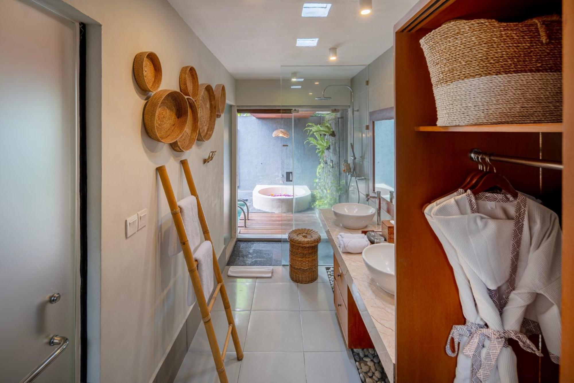 Seminyak Sanctuary Villa By Ini Vie Hospitality Легиан Екстериор снимка